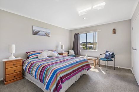 Photo of property in 3 Candlestick Place, Oteha, Auckland, 0632