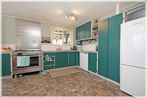 Photo of property in 27 Punga Street, Tangimoana, 4822