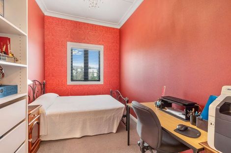 Photo of property in 100 Cole Street, Dannevirke, 4930