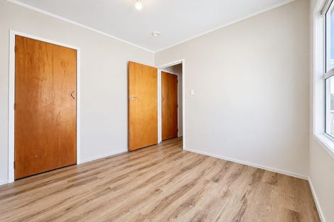 Photo of property in 2/53 Ayton Drive, Totara Vale, Auckland, 0629