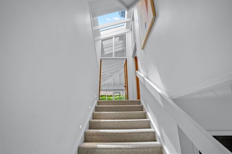 Photo of property in 7 Parr Terrace, Castor Bay, Auckland, 0620