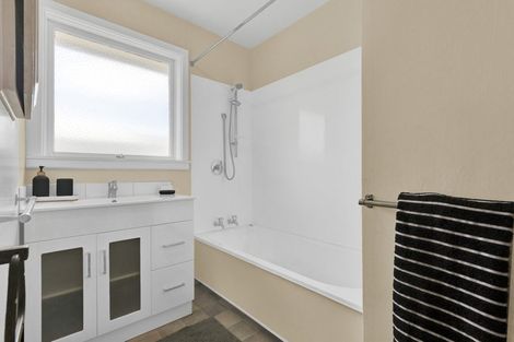 Photo of property in 2/42 North Avon Road, Richmond, Christchurch, 8013