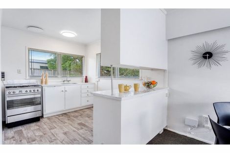 Photo of property in 2/28 Windy Ridge Road, Glenfield, Auckland, 0629