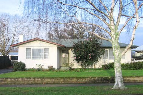 Photo of property in 142 Ruamahanga Crescent, Terrace End, Palmerston North, 4410