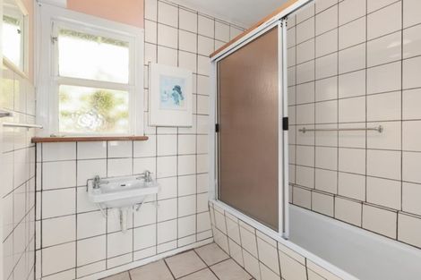 Photo of property in 21 Nikau Road, Point Howard, Lower Hutt, 5013