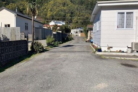 Photo of property in 8/93 Waikawa Road, Picton, 7220