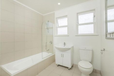 Photo of property in 1/862 East Coast Road, Northcross, Auckland, 0630