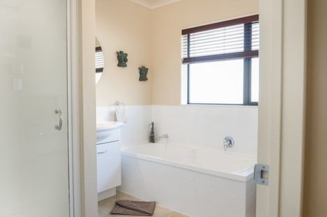 Photo of property in 3 Kinder Street, Acacia Bay, Taupo, 3330