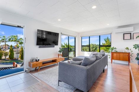 Photo of property in 10 Amery Place, West Harbour, Auckland, 0618