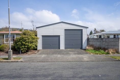 Photo of property in 35 Mararoa Drive, Manapouri, 9679