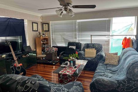 Photo of property in 2/94 Chivalry Road, Glenfield, Auckland, 0629