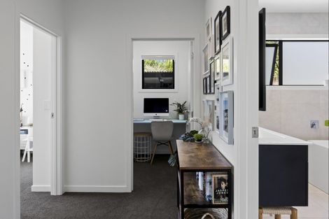 Photo of property in 12 Kinross Lane, Jacks Point, Queenstown, 9371