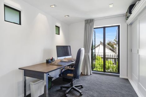 Photo of property in 1/60 Milford Road, Milford, Auckland, 0620