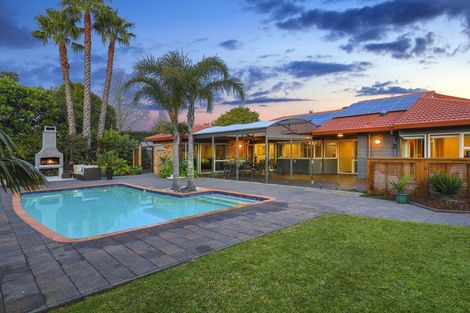 Photo of property in 14 Waipuia Place, Greenhithe, Auckland, 0632