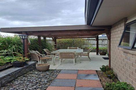 Photo of property in 2 Kirikiri Drive, Papakura, 2110