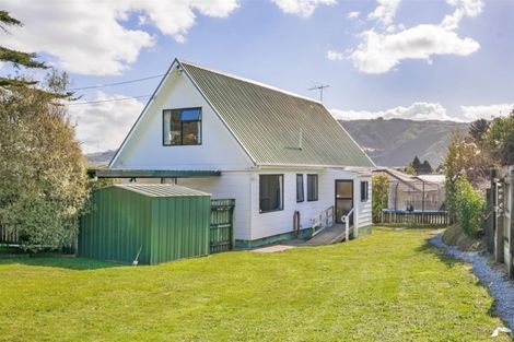 Photo of property in 1 Garth Lane, Maoribank, Upper Hutt, 5018