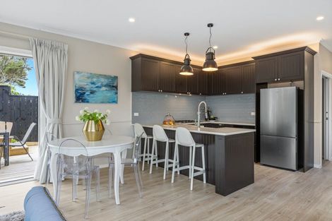 Photo of property in 9 Waimaru Lane, Orewa, 0931