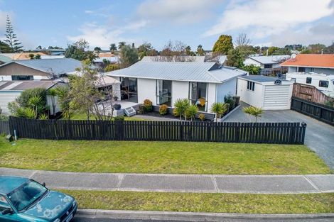 Photo of property in 8 Longstead Avenue, Papamoa Beach, Papamoa, 3118