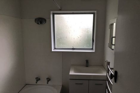 Photo of property in 2/95 Archers Road, Hillcrest, Auckland, 0629