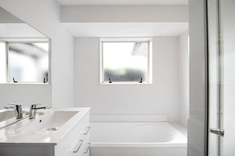 Photo of property in 2/200 Wainoni Road, Avondale, Christchurch, 8061