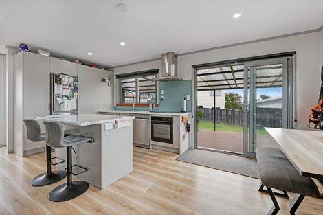 Photo of property in 1 Devonshire Road, Unsworth Heights, Auckland, 0632