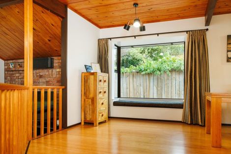 Photo of property in 11 Hillgrove Place, Fitzherbert, Palmerston North, 4410