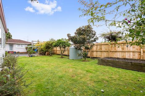 Photo of property in 10 Kaumatua Place, Te Atatu Peninsula, Auckland, 0610