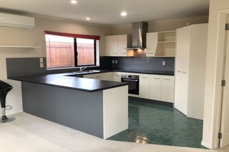 Photo of property in 37 De Menech Grove, Avalon, Lower Hutt, 5011