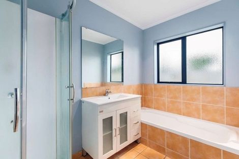 Photo of property in 100a Manuroa Road, Takanini, 2112