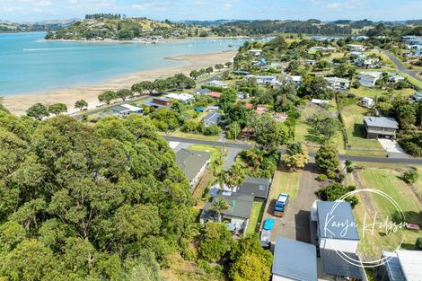 Photo of property in 10 Regent Street, Whakapirau, Maungaturoto, 0583