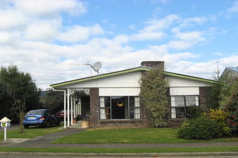 Photo of property in 14 Avon Street, Levin, 5510