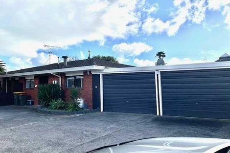 Photo of property in 2/10 Tulloch Place, Conifer Grove, Takanini, 2112