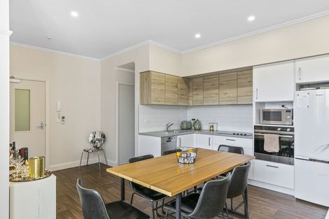 Photo of property in Fountain Court, 2/48d Oriental Parade, Oriental Bay, Wellington, 6011