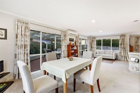 Photo of property in 13 Bridgehead Cove, West Harbour, Auckland, 0618