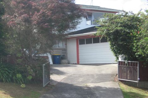 Photo of property in 32 Girrahween Drive, Totara Vale, Auckland, 0629