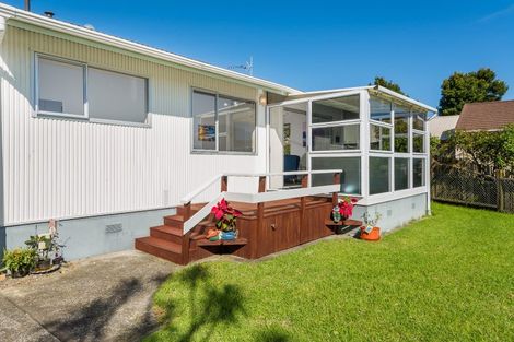 Photo of property in 9 Raupapa Street, Northcote, Auckland, 0627