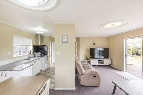 Photo of property in 17 Cargill Grove, Kelvin Grove, Palmerston North, 4414