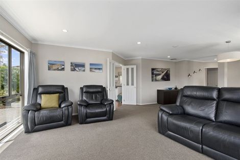Photo of property in 10 Westminster Gardens, Unsworth Heights, Auckland, 0632