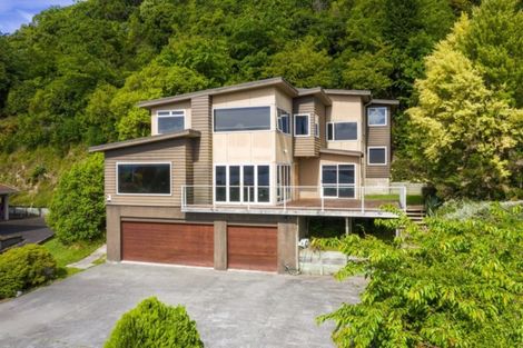 Photo of property in 33 Shera Street, Acacia Bay, Taupo, 3330