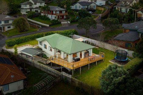 Photo of property in 9 Van Dyke Place, West Harbour, Auckland, 0618