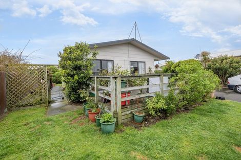 Photo of property in 9 Simcox Street, Otaki Beach, Otaki, 5512