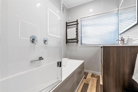 Photo of property in 39a Grand Vue Road, Kawaha Point, Rotorua, 3010