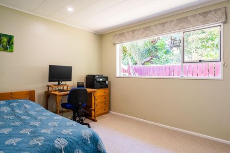 Photo of property in 24 Rewarewa Crescent, Waikanae, 5036