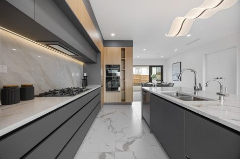 Photo of property in 8 Mill Hill Close, Flat Bush, 2019