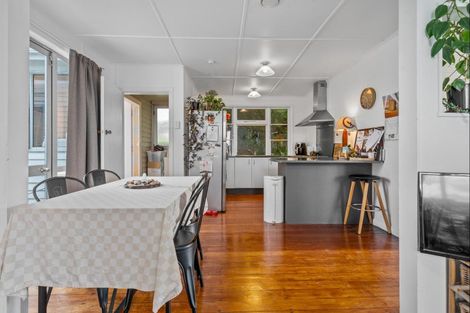 Photo of property in 132 Pioneer Road, Moturoa, New Plymouth, 4310