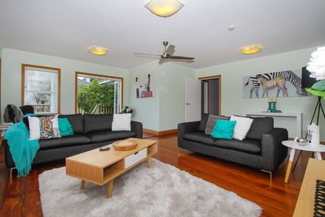 Photo of property in 24 Howard Road, Northcote, Auckland, 0627