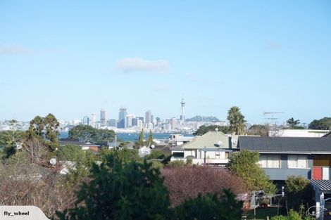 Photo of property in 109 Sylvan Avenue, Northcote, Auckland, 0627