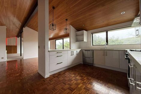 Photo of property in 27 Rembrandt Avenue, Tawa, Wellington, 5028