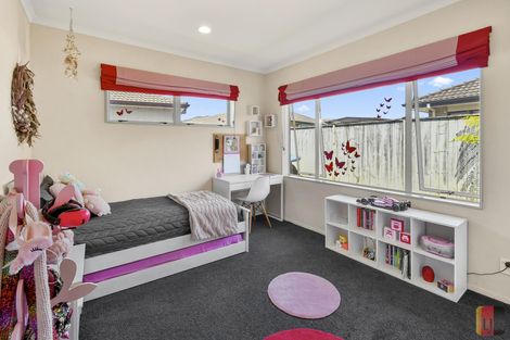 Photo of property in 50 Stranraer Crescent, Wattle Downs, Auckland, 2103