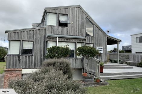 Photo of property in 132 Karewa Parade, Papamoa Beach, Papamoa, 3118